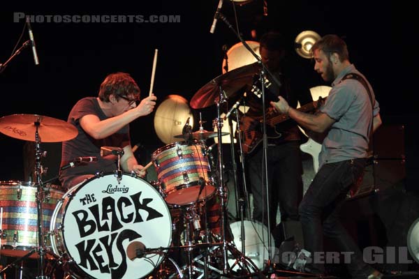 THE BLACK KEYS - 2012-08-25 - SAINT CLOUD - Domaine National - Grande Scene - 